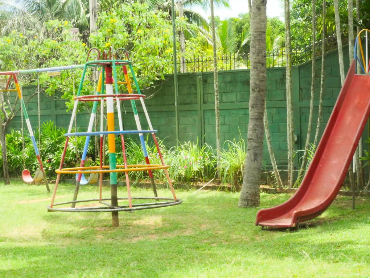 Visaka Hotel - Kataragama Extérieur photo