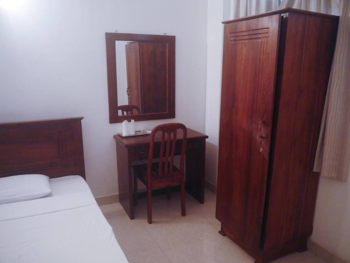 Visaka Hotel - Kataragama Extérieur photo